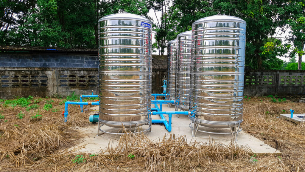 Edelstahl-Wassertank mit Plumpsystem für Wohnhäuser, Regenspeicher für Gartenbau und Grünanlagen